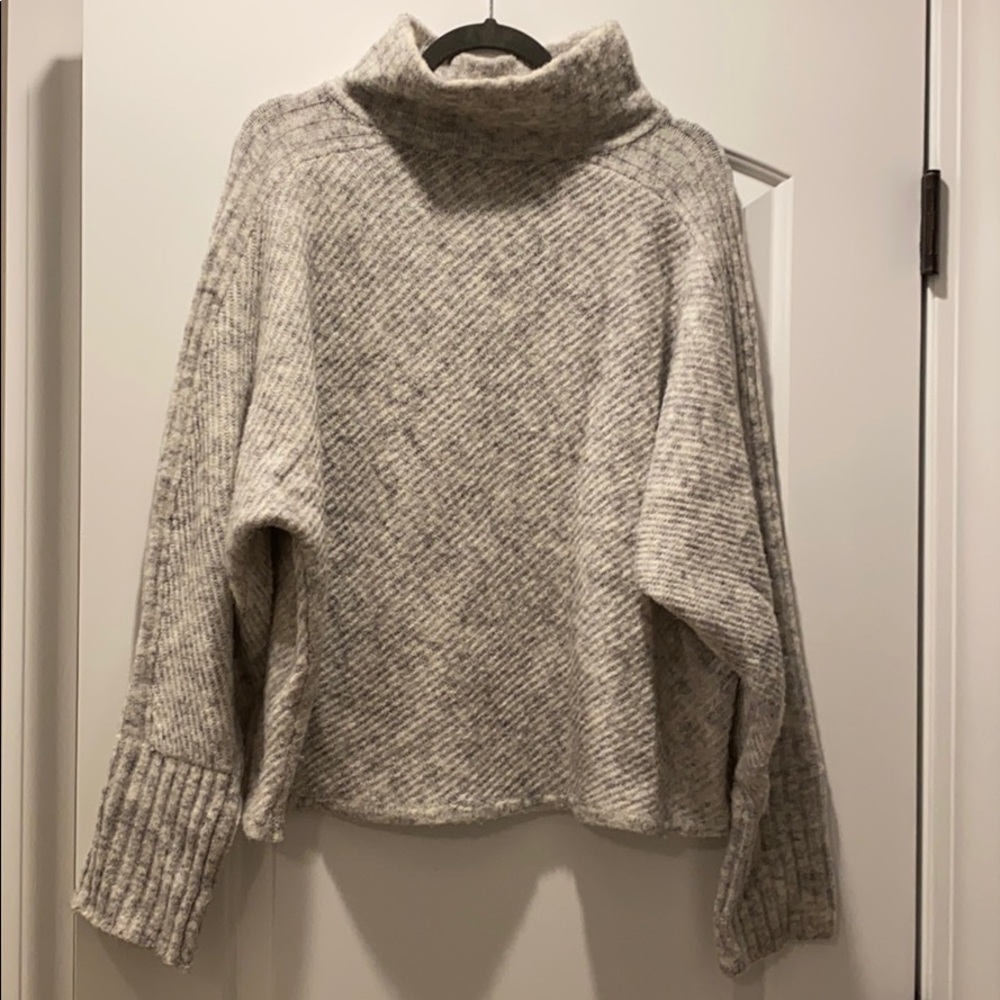 Max Studio Sweater, Large